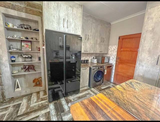 3 BEDROOM TOWNHOUSE FOR SALE IN SASOLBURG EXT 11